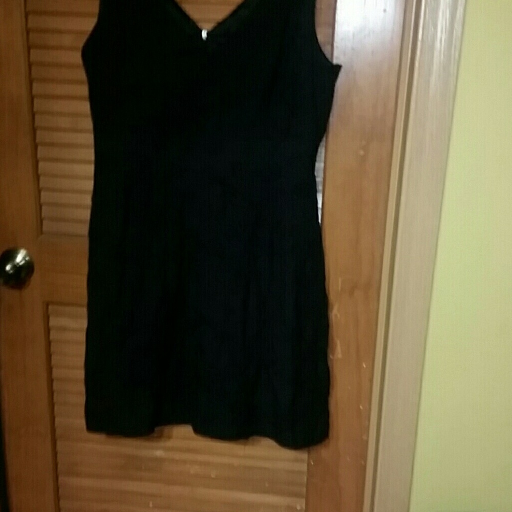 Dress - Picture 6 of 7